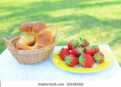 Fresh strawberry and bread
