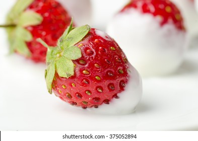 Fresh Strawberry Dip In Yogurt