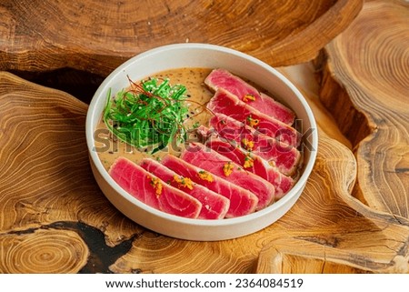 fresh tuna raw with sesame and vegetable salad 