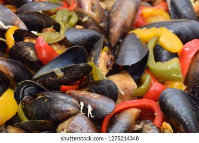 Freshwater Boiled Mussels Cooking As A Stir Fry With Organic  Vegetables In A Large Silver Wok 