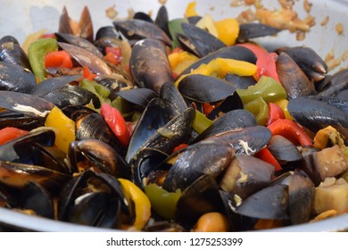 Freshwater Boiled Mussels Cooking As A Stir Fry With Organic  Vegetables In A Large Silver Wok 