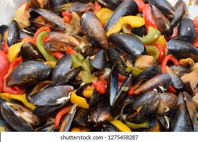 Freshwater Boiled Mussels Cooking As A Stir Fry With Organic  Vegetables In A Large Silver Wok 