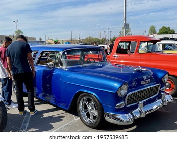 FRESNO, UNITED STATES - Apr 03, 2021: A Photo Of Vintage Classic Cars At Car Show Outside With Blue Sky Background On A Sunny Day In Ca  April 2021