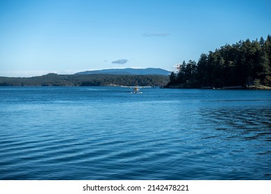 Friday Harbor, WA USA - Circa November 2021: View Of A Sea Plane Landing At The Harbor On San Juan Island On A Bright, Sunny Day In The Fall.