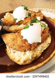 Fried Chicken Eggs Benedict