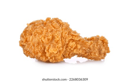 pierna de pollo frita aislada en el fondo blanco.