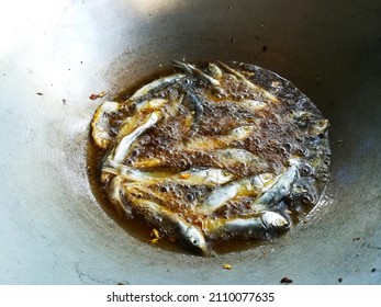 Fried Crispy Fish (minnow Fish), High Calcium, Eating With Sticky Rice Thai Food