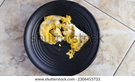 Fried eggs that fail due to not being good at cooking