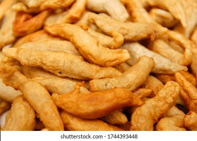 kikiam images stock photos vectors shutterstock https www shutterstock com image photo fried kikiam sausage like dish 1744393448