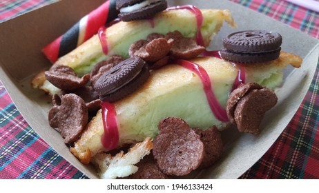 Fried Lemon Ice Cream With Cereal And Oreo Cookies