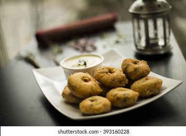 Fried Lentil Balls With Holes