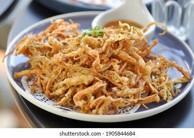 Fried Mushroom Or Deep Fried Mushroom And Dip