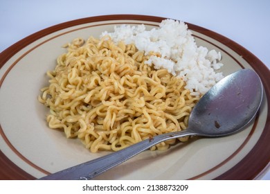 Fried Noodles Mixed With Rice, Examples Of Foods That Are High In Calories And Carbohydrates Can Increase Obesity