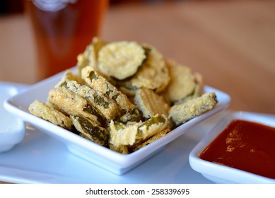 Fried Pickle Chips With Sauce 