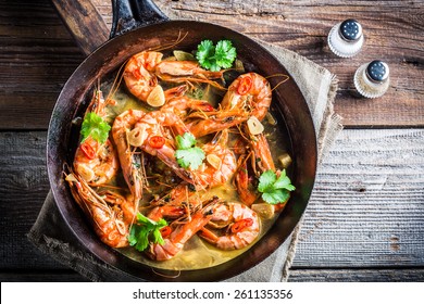 Fried Prawns With Garlic And Coriander