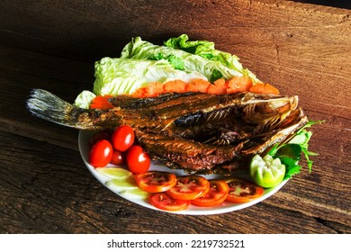 Fried White Perch Fish With Fish Sauce