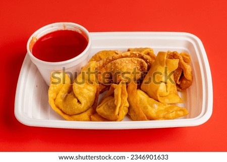 Fried wonton with dipping sauce