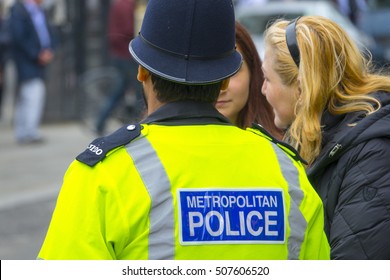 Friendly London Metropolitan Police Officer - LONDON / ENGLAND - SEPTEMBER 23, 2016