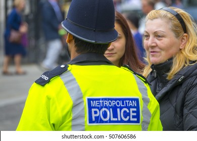 Friendly London Metropolitan Police Officer - LONDON / ENGLAND - SEPTEMBER 23, 2016