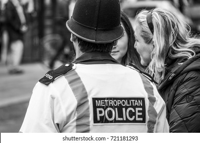 Friendly London Metropolitan Police Officer - LONDON / ENGLAND - SEPTEMBER 19, 2016