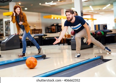 2,712 Man throwing bowling ball Images, Stock Photos & Vectors ...