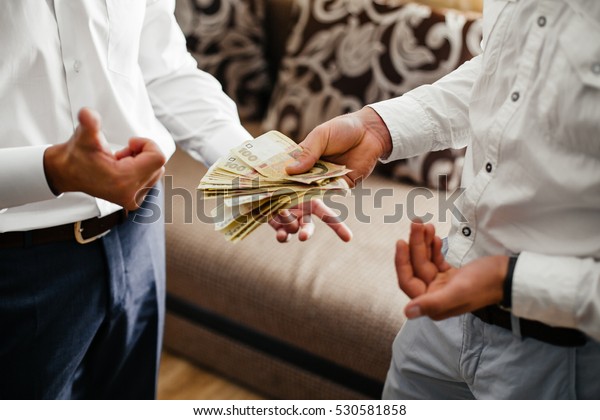 friends counting\
money
