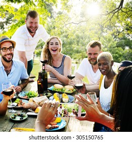 35,882 Outdoor dining people Images, Stock Photos & Vectors | Shutterstock