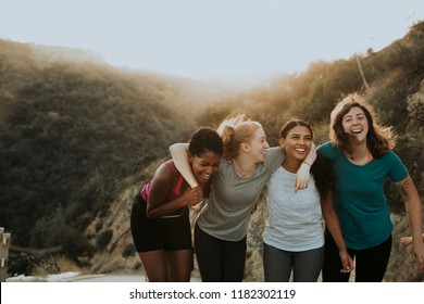 Friends hiking through the hills of Los Angeles - Powered by Shutterstock