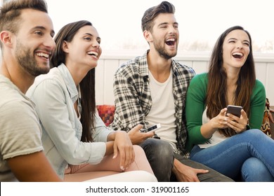 7,781 Friends Phone Show Images, Stock Photos & Vectors | Shutterstock