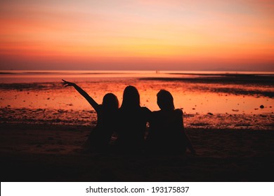 7,080 3 friends sunset Stock Photos, Images & Photography | Shutterstock