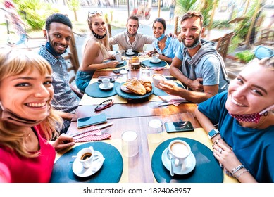 Friends Taking Selfie At Coffee Bar Drinking Cappuccino With Open Face Masks - People Having Fun Together At Outside Cafeteria - Selective Focus On Middle Guy Over Radial Blurred Background