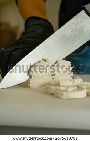 Fromage de chèvre, découpe fromage 