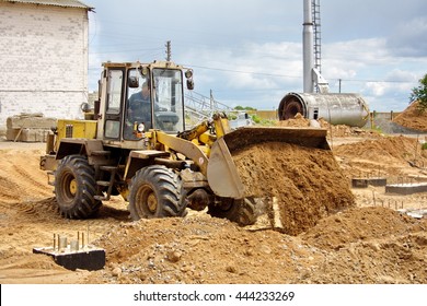 front loader leveled and pour sand in construction site