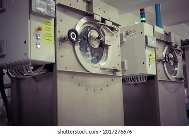 Front Loading Industrial Washing Machine. The Rotary Machines Model LCO Are Machines Designed For All Kind Of Treatments On Ready-made Garments Such As: Enzyme Stone Wash, Rinsing, Softeners, Millin