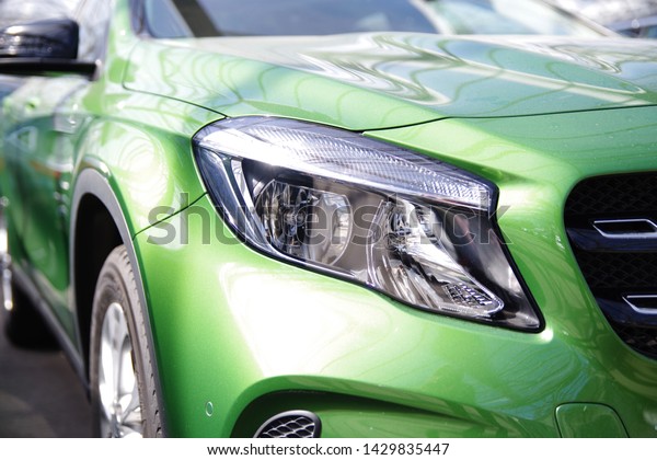 \
The front of a modern car, new car / used car /\
leasing car