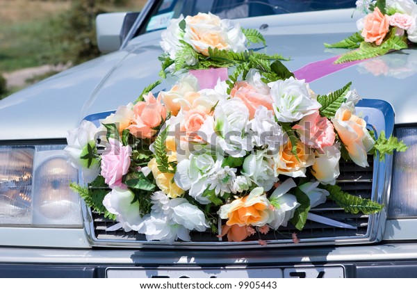 the front part of the car decorated with\
artificial flowers