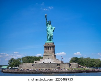 Front to Statue of liberty