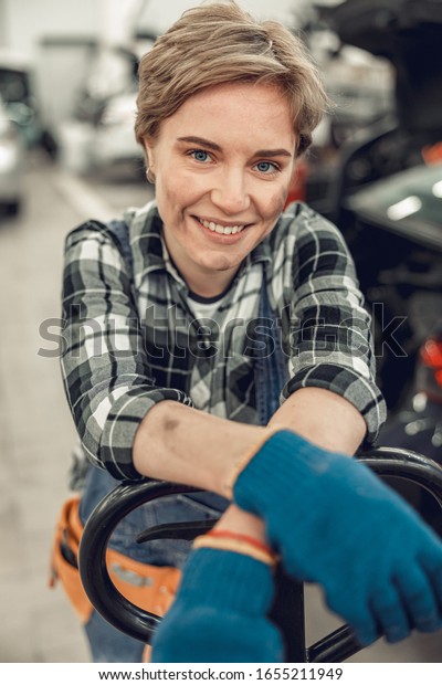 Front view\
of an auto mechanic posing for the\
camera