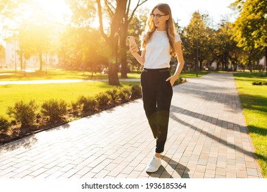 638,156 Girl Walking Park Images, Stock Photos & Vectors 