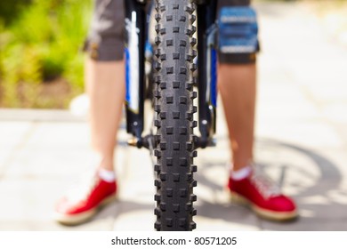 front view of a cycle using tilt-shift lens (shallow DOF)