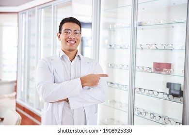 185 Dispensing Optician Images, Stock Photos & Vectors | Shutterstock