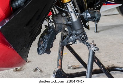 Front View Motorcycle Up To Stand To Remove Wheel To Change Tire