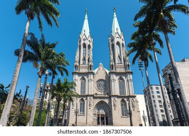 A Front View Of The São Paulo See Metropolitan Cathedral. Its Construction, In Neo-Gothic Style, Began In 1913 And Ended Four Decades Later.