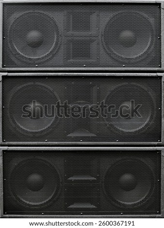 Front view of a set of three PA speakers on top of each other.