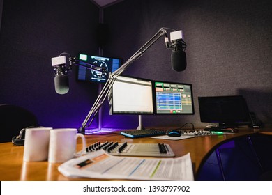 Imagenes Fotos De Stock Y Vectores Sobre Podcast Radio Shutterstock