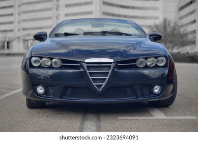 A frontal photo of an Italian cabriolet 