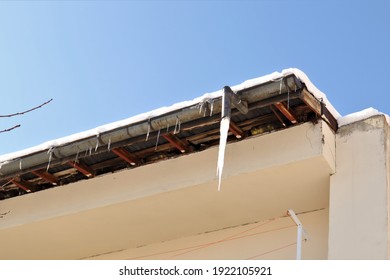 Frozen Downspout. Common Issue Your Gutter May Encounter During Winter. Ice Forms Inside The Downspouts For Rain Gutters In Erzurum, Turkey. Cold Weather -50 Degrees Celsius. Snow, Icing, Freezing