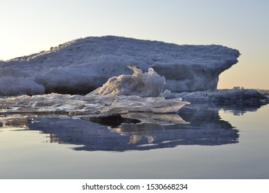 Frozen Erie Lake Buffalo Ny,