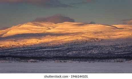 The Frozen Lake Torneträsk In Swedish Lapland. Beautiful Ice Forms Create An Amazing Sight.
