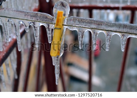 Frozen peg on the rope